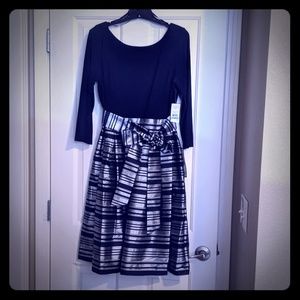 NWT Navy & Silver cocktail dress WITH POCKETS!